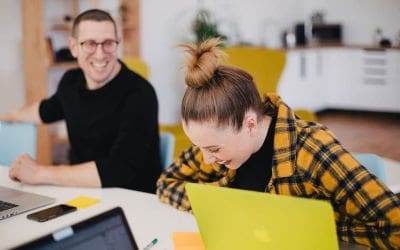 Equipo de creadores trabajando